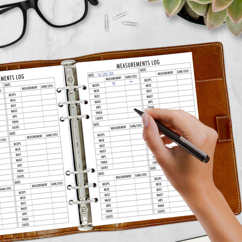 Body measurements planner insert with multiple columns for tracking fitness goals